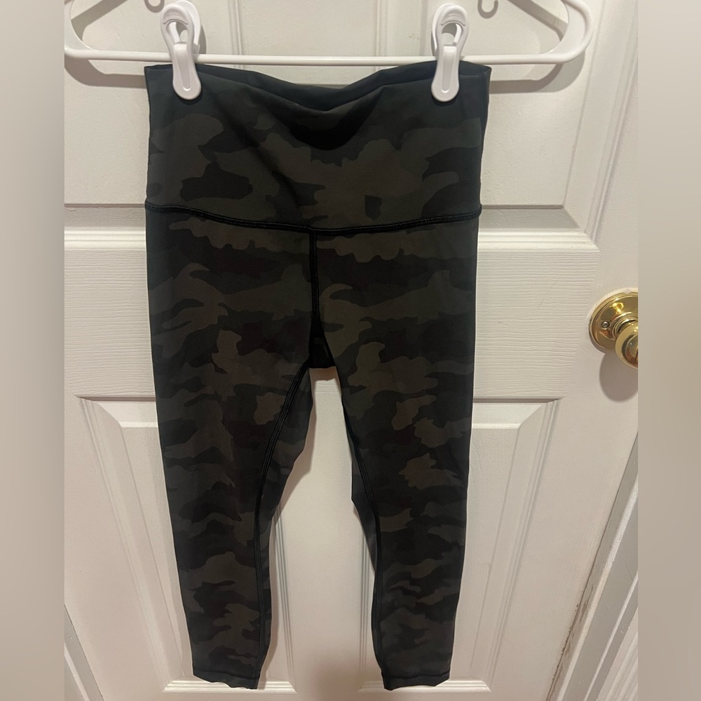 Lululemon women's camo wunder under full on luxe size 4 7/8 25 inch - Picture 5 of 8